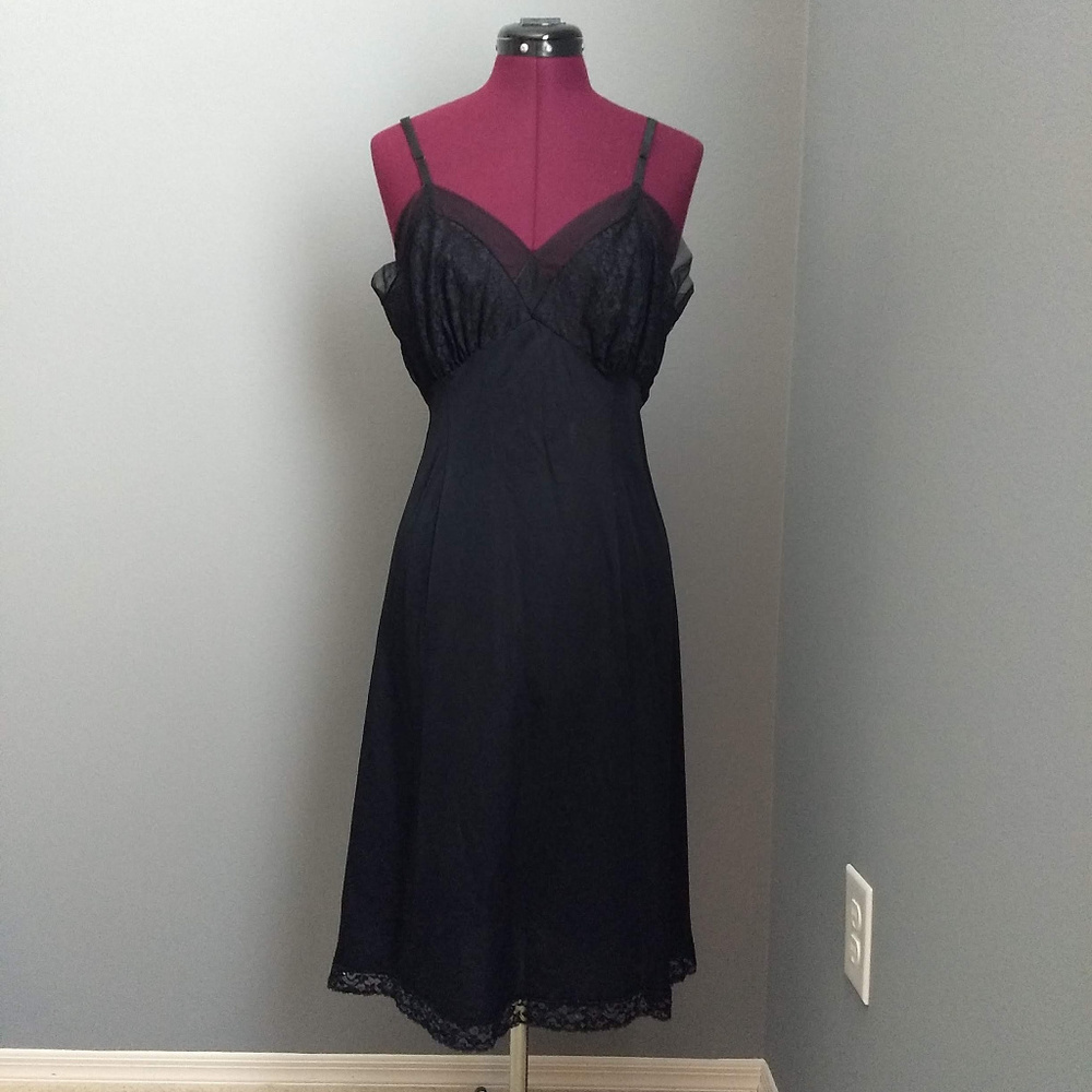 Vintage 60's Van Raalte Black Mesh & Lace Slip